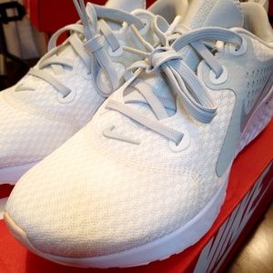 Wmns Legend React 'Light Silver'